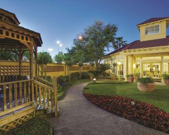 La Quinta Inn & Suites by Wyndham Houston West Park 10 - Houston - Building