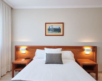 Hotel San Lorenzo - סנטיאגו דה קומפוסטלה - חדר שינה