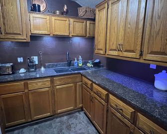 Charmer Apt in Historic River Town - Little Falls - Kitchen