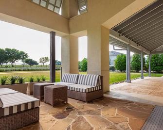 Landing at The Green at Plum Creek - 1 Bedroom in Kyle - Kyle - Terasa