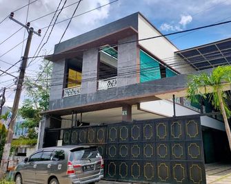 Hotel O Kost 3 Kelor Syariah - Luwuk - Edifício