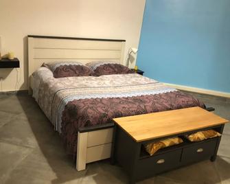 Townhouse F4 without garden, with 2 guest rooms to rent individually - Baie Mahault - Schlafzimmer