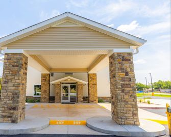 Cobblestone Inn & Suites - Winters - Winters - Edificio