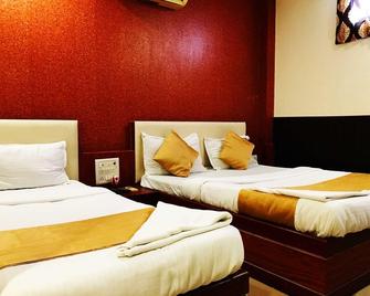 Hotel Safar Residency - Mumbai - Bedroom