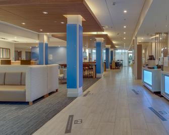 Holiday Inn Express & Suites Union City - Union City - Lobby