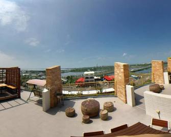 Top Bay B&b - Donggang Township - Balcony
