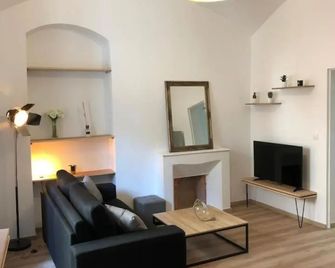 T2 Cosy En Plein Centre Historique D'Ajaccio - Ajaccio - Living room