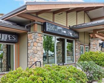 3-bedroom Daily Monthly Rates Available Unit 5 - Parksville - Building