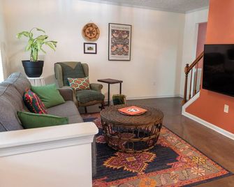 Cozy 3-bedroom house with Character in Waldorf - Waldorf - Wohnzimmer