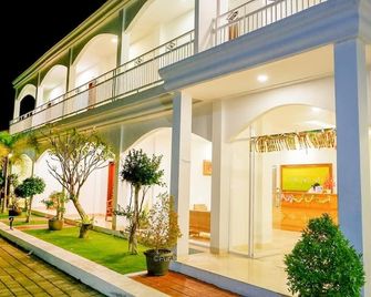 Puri Lovina - Banjar - Gebäude