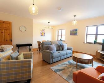 Central Dingle Stay - دينغل - غرفة معيشة
