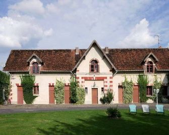 Chateau De La Plumasserie - Fontenay-Trésigny - Building