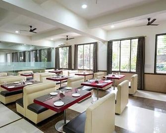 Rester Select Chakan - Chākan - Restaurant