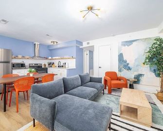 Sojourn's Harborage Pelican Suite - נורפולק - סלון