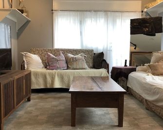 Recently Renovated Dream Hamptons Home - Wainscott - Living room