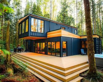 Pacific Bin - Hot Tub, Secluded Forest Getaway - Monroe - Building