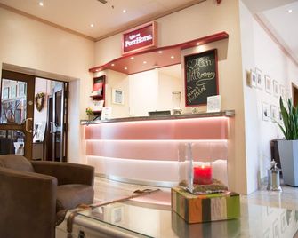 Trip Inn Posthotel Düren - Düren - Front desk