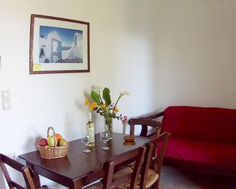 Eleni Apts - Kamilari - Τραπεζαρία