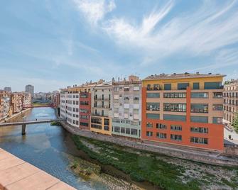 Flateli Ballesteries - Gerona - Gebouw