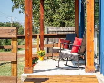The Blue Barn in pleasant Burleson with AC - Burleson - Patio