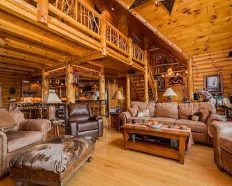 Unique Log Cabin, Riverfront, minutes to Saratoga - Stillwater - Sala de estar