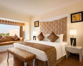 Ramada Plaza by Wyndham Karachi Airport Hotel - Карачі - Спальня