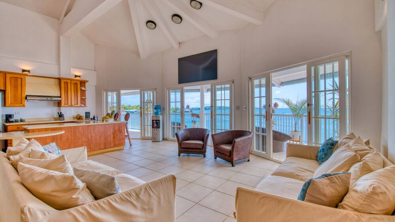 Tropical Suites Hotel