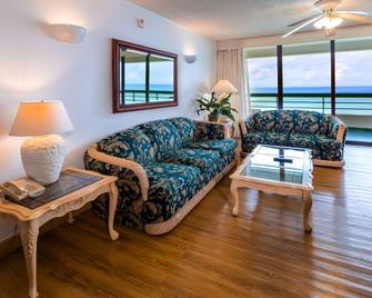 Alupang Beach Tower - טאמונינג - סלון