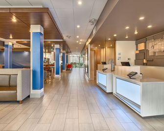 Holiday Inn Express & Suites Salem North - Keizer By IHG - Keizer - Gebäude