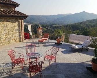 Fattoria de' Toscani - Castel Focognano - Patio