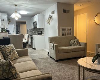 4 BR house with modern comfort - Fulton - Sala de estar