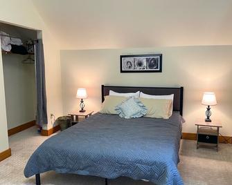Lovely 1 BR apartment in Lebanon, 5 miles to DHMC and Dartmouth College - Lebanon - Bedroom