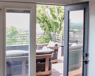 The Urban River - 4br Getaway - Nashville - Balcón