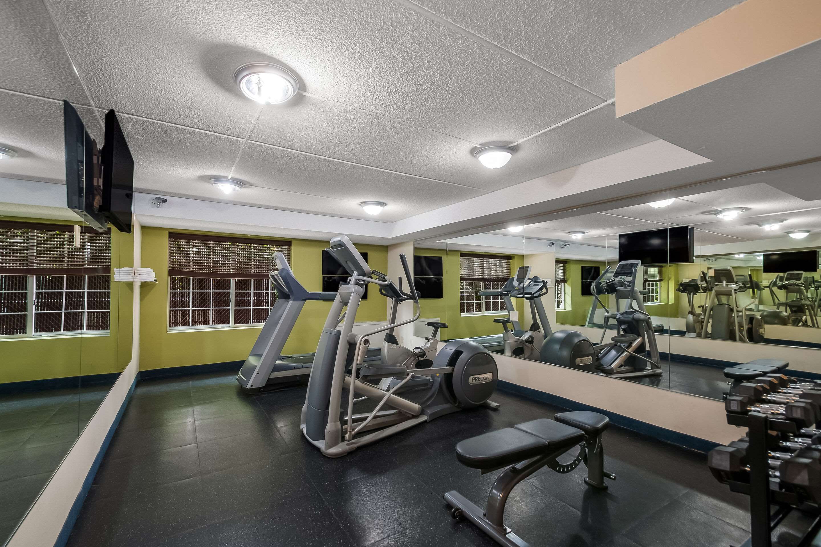 Gym view of Country Inn & Suites by Radisson, Fredericksburg S