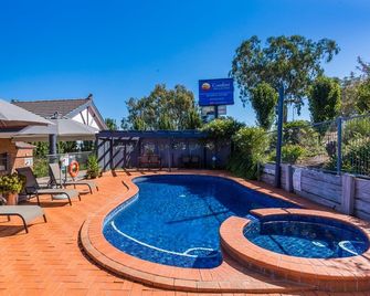 Blazing Stump Motel & Suites - Wodonga - Piscina