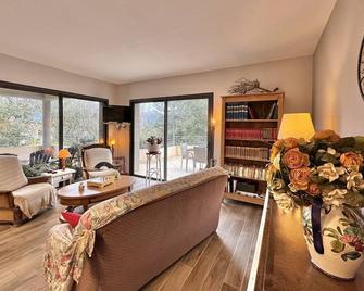 Maison entre les montagnes à Levie - Levie - Sala de estar