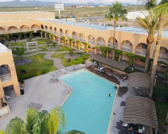 Hotel Santa Fe - Ciudad Camargo - Piscina