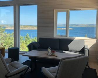 New Holiday Home, Idyllically Located By The Sea - Rørvik - Living room