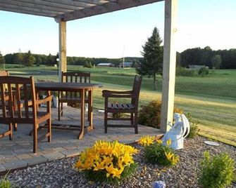 Chicaugon Lake Inn - Gaastra - Patio