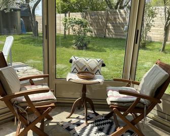 Between the sea and serenity: Ker Tromelin - Muzillac - Patio