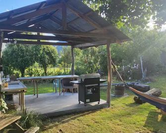 Off The Beaten Trail Acc & Bike Tours - Murchison - Patio