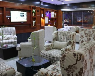 Manazil Maali Serviced Apartments - Ер-Ріяд - Лаунж