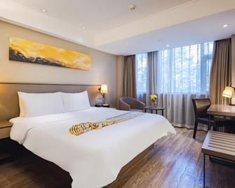 Home Inn Plus Kunming Qingnian Road Golden Eagle Plaza - Kunming - Habitació