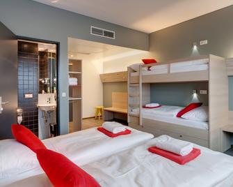 Meininger Hotel Berlin Airport - Berlin