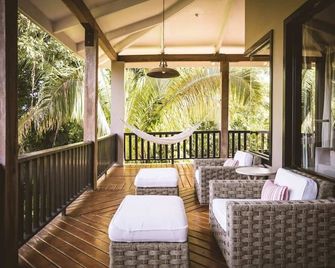 King Jungle Suite overlooking the jungle and surrounded by the nature - بونتا غوردا - شرفة