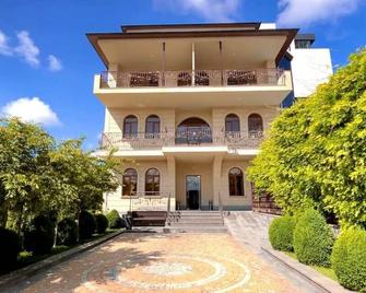 Bien hotel - Ereván - Edificio