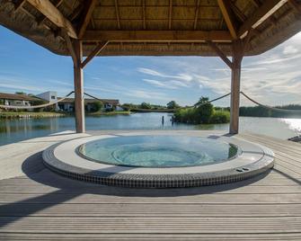L'Estelle en Camargue - Saintes-Maries-de-la-Mer - Pool