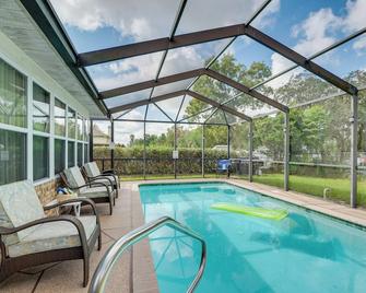 Heated Pool & 4-in-1 Grill: Spring Hill Haven! - Spring Hill - Piscina