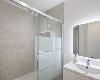 Farrier's Lodge - Gibraltar - Bathroom
