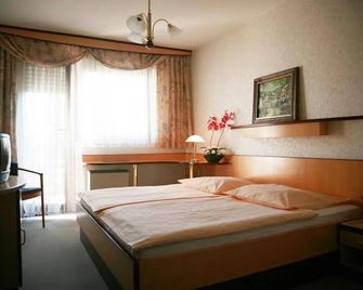 Hotel Krona Domzale - Ljubljana - Bedroom